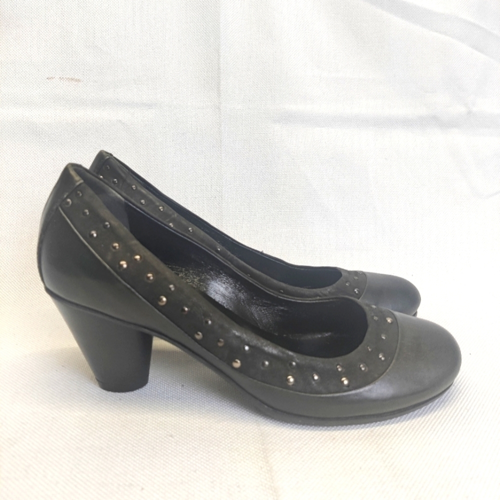 MELIN Italy Black Leather Round Toe Pumps Heels Subtle Metal Studs Sz 35